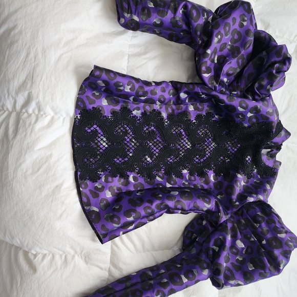 Puffy shoulder top - Picture 2 of 8